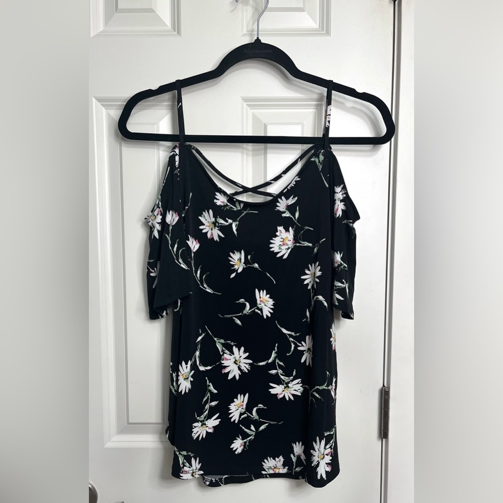 Kaileigh Flutter Sleeve Floral Blouse NWOT
